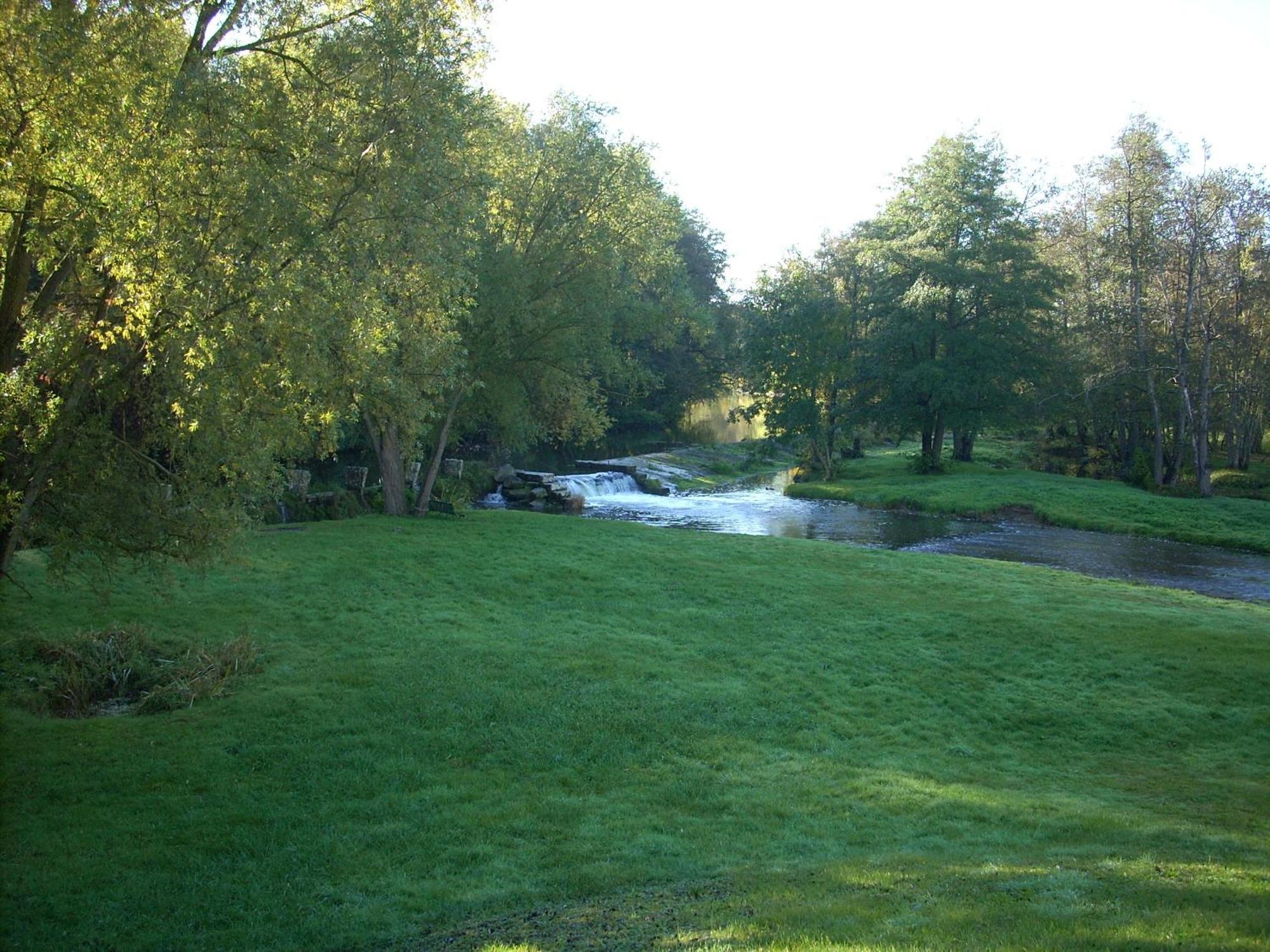 Le Moulin De Poilly Bed & Breakfast Eksteriør bilde