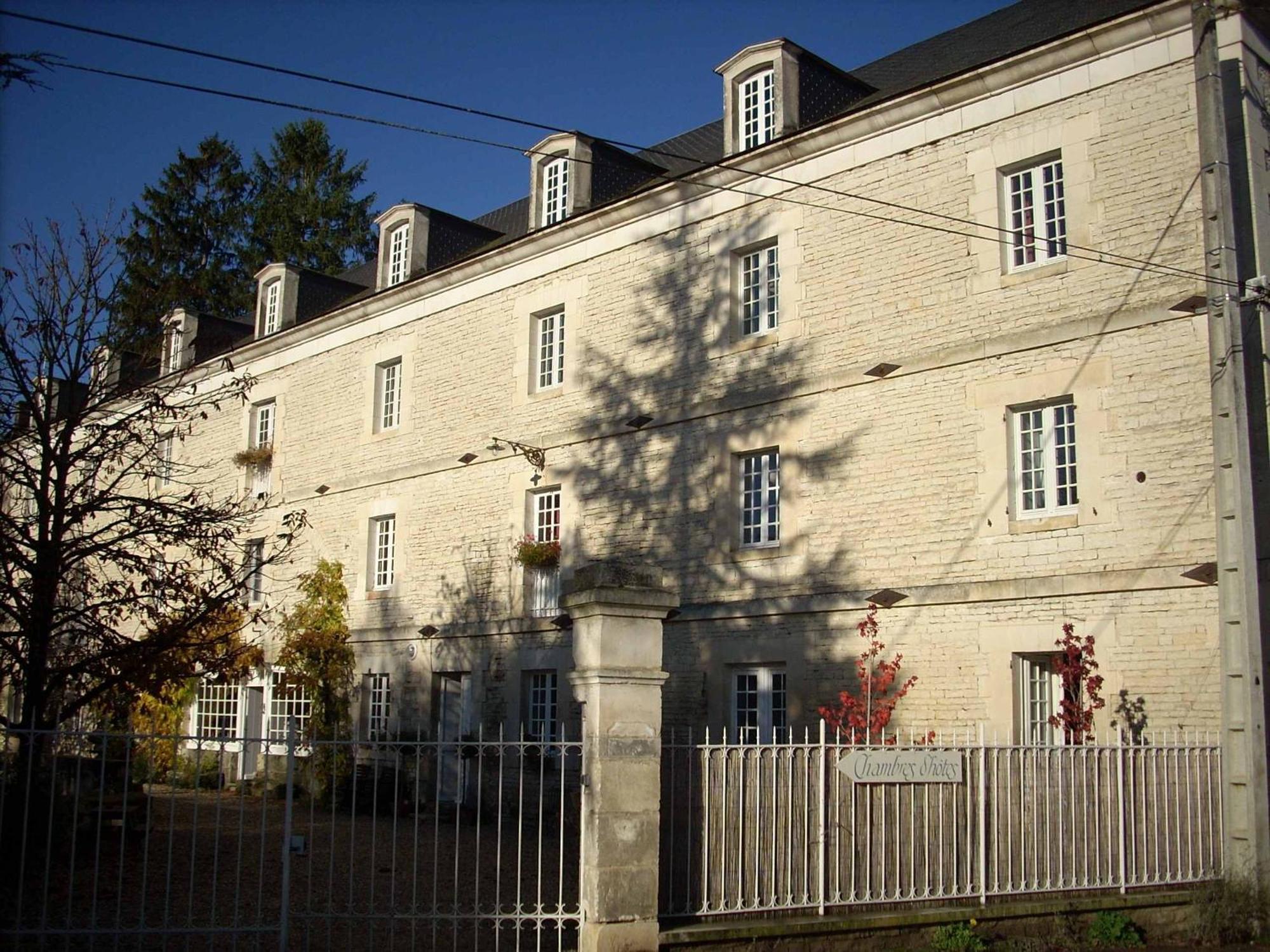 Le Moulin De Poilly Bed & Breakfast Eksteriør bilde